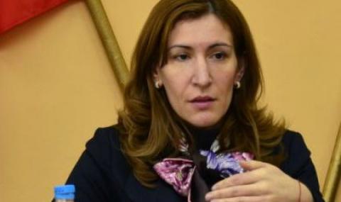 Николина Ангелкова: Няма да сме слугинаж на чужденци