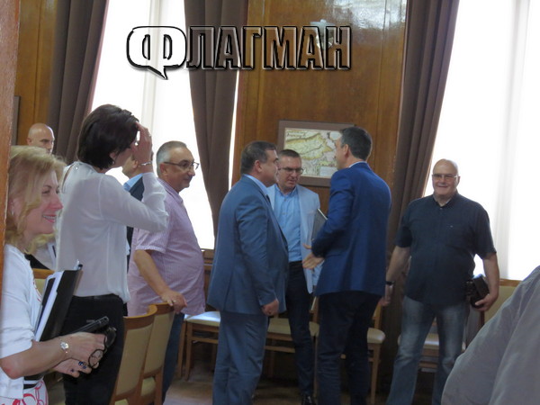 Само във Флагман.бг! 11 депутати на крака при бургаския кмет, умуват как ще лобират общо за града (СНИМКИ)