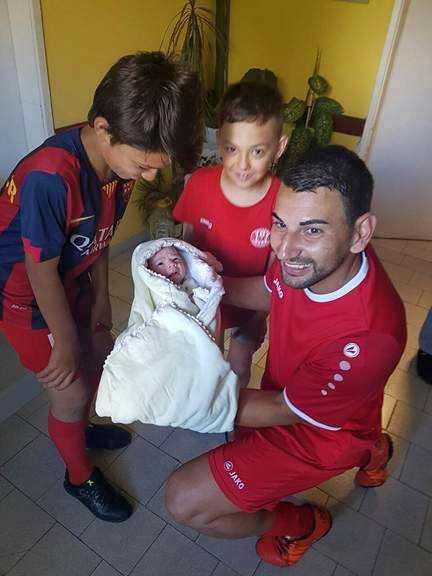 Шефът на футболния клуб "Звездичка" стана горд баща на Александър-младши (СНИМКИ)