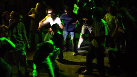 Нов екшън в Слънчев бряг! Немски турист побесня в бар "Кабана": Скочи срещу персонал и полиция, блъска и клиенти