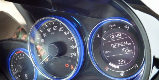 Защо термометърът на колата лъже?