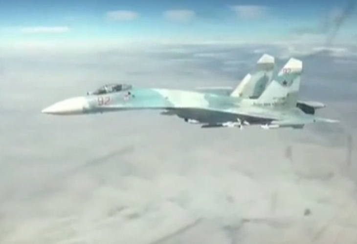 Натовски изтребител F-16 се прокрадна до самолета на Шойгу, руски Су-27 го пресрещна и му показа оръжията си (СНИМКА)