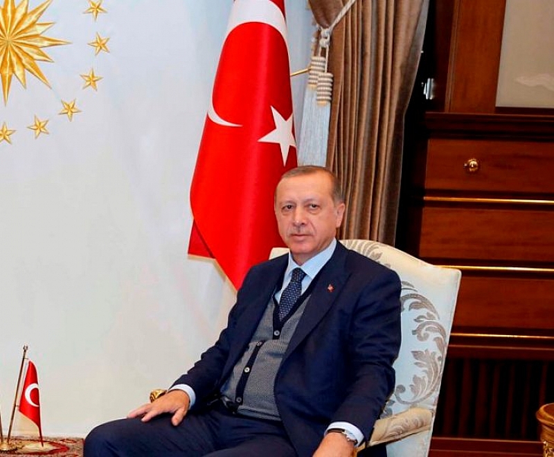 Ердоган припадна по време на молитва