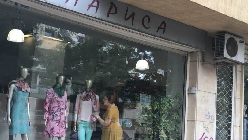 Татяна Дончева на летен шопинг за модни роклички