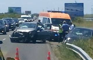 Тежка катастрофа край Ахелой, два автомобила се смляха след свиреп сблъсък (СНИМКИ)