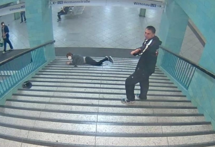 Арестуваха мургавия агресор, размазал с един ритник младеж в берлинското метро! Вижте кой е хулиганът (ВИДЕО)