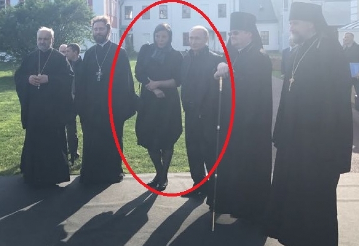 Тайната падна! Разкриха неизвестната дама в джипа на Путин при посещението му в прочут манастир
