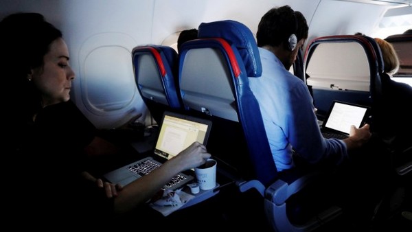 САЩ отмениха забраната за лаптопи в самолети на близкоизточни авиокомпании