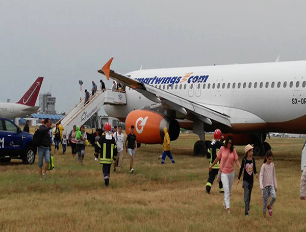 Отвориха летище Бургас, вижте кадри от евакуацията на чешките туристи (СНИМКИ)