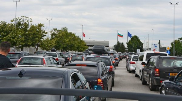Само за ден: 10 000 коли минаха през "Капитан Андреево"
