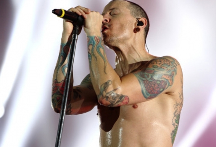Синът на самоубилия се вокалист на Linkin Park написа трогателно съобщение на баща си (СНИМКА)