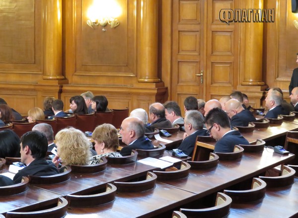 Десетима депутати не подкрепиха оставката на колегата си, изнудвал от името на Бойко Борисов