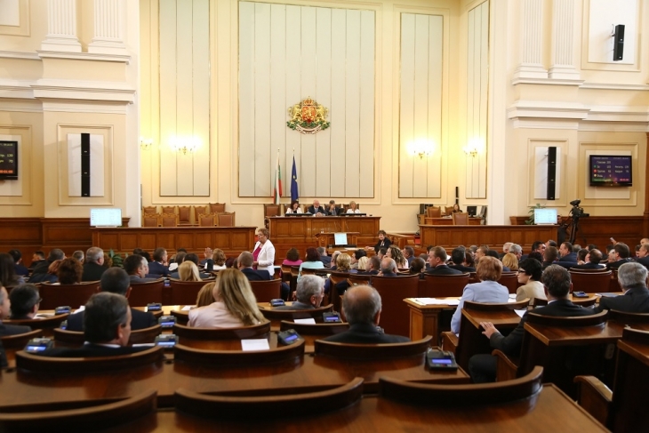 Невероятно! Депутатите напълно единодушно приеха декларация за договора с Македония