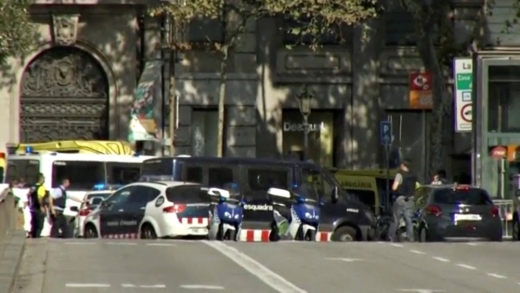 Трагедията в Барселона е голяма! Бройката на загиналите се увеличава, полицията търси друг ван, имало е стрелба преди атаката