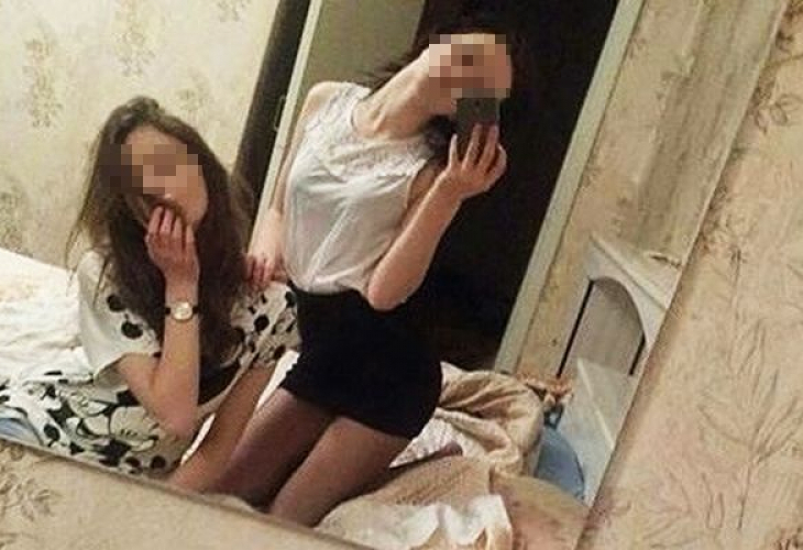 Две 13-годишни започнаха да правят секс директно в ефир, подмамени от извратеняк