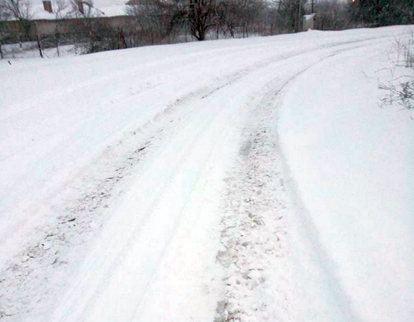 Снежен капан: Навявания затвориха още пътища в Бургаско