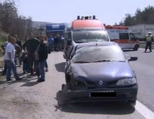 38-годишна жена заби Реното си в БМВ Х6 на пътя Бургас-Поморие