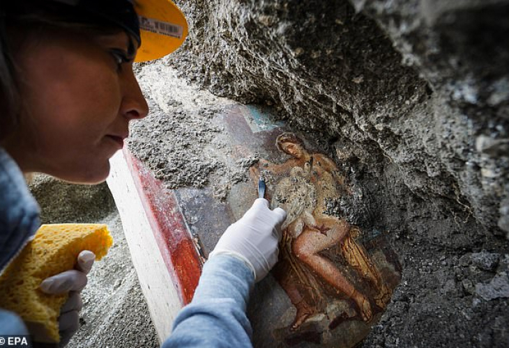 Скандална фреска откриха в руините в Помпей! Знойна принцеса прави секс със странно животно (СНИМКИ)