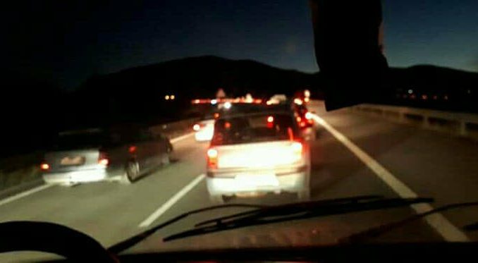 Зловеща гледка на магистрала "Тракия": Карнобатлия убил с камиона си мъж и избягал