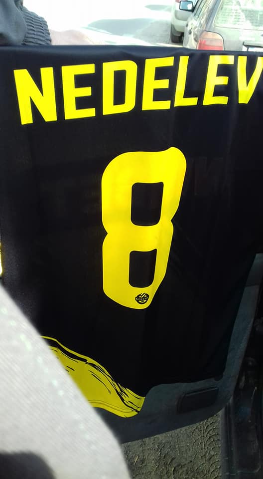 "Ботев" продава на търг тениската на Неделев от дербито, за да помогне на болно момиче