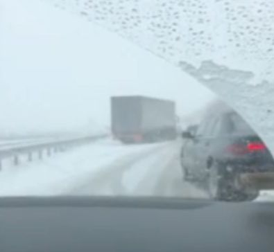11 области в снежен капан, коли с летни гуми затъват по пътищата