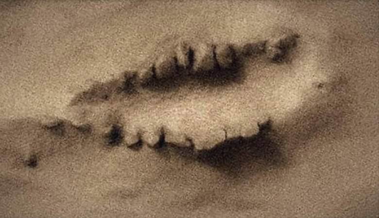 Мистерия: Марсианци построили светилище с формата на уста? (ВИДЕО)