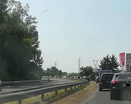 Катастрофа затапи пътя Бургас - Созопол, задръстването е километрично
