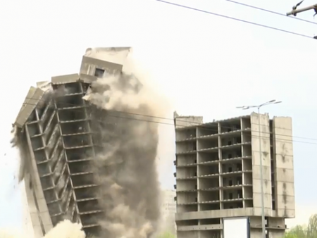 Краят на една епока, ето как взривиха сградата на ИПК "Родина"