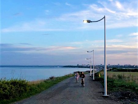 Народът пощуря: Монтираха 5G в уличните лампи на велоалеята за Сарафово
