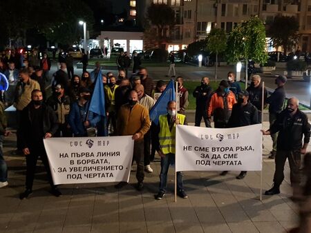 Над 300 служители на МВР на протест в Бургас, искат достойно заплащане за труда им на първа линия
