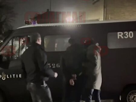 Над 150 арестувани на протести срещу полицейския час в Нидерландия
