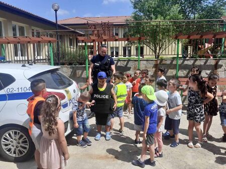 Ето как полицаи и бургаските деца отбелязаха Международния ден на пътната безопасност