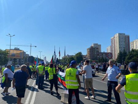 "Автомагистрали Черно Море": Дотук с компромисите, блокадите на АМ "Хемус" стават ежедневни