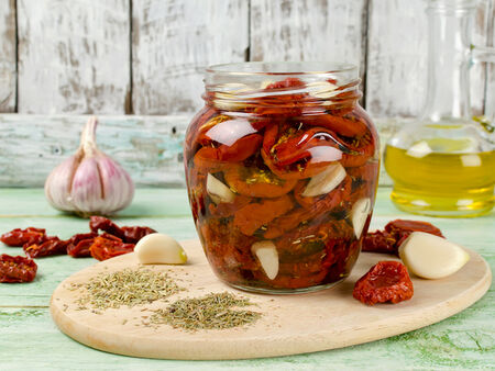 Лесна рецепта за сушени домати в зехтин