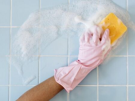 4 начина да почистите фугите между плочките в банята