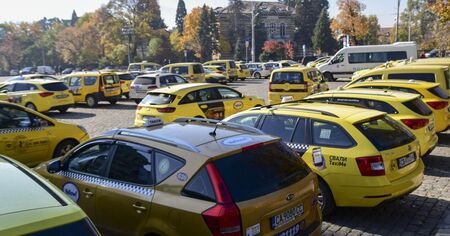 Таксита искат по-високи цени