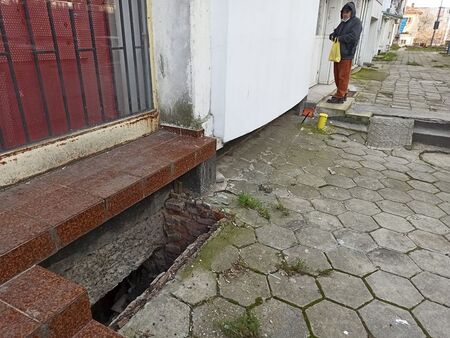 Цената на желязото скочи рязко, масово започнаха да изчезват метални капаци в Бургас