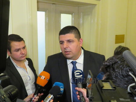 Бургаският депутат на ДБ: Гешев да подаде оставка като Цацаров – и двамата са слуги на мафията