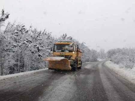 Арестуваха шофьора на криволичещ снегорин край Приморско, ето защо