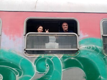 Доживяхме! Бургаски депутат тръгна на приемен ден с влак