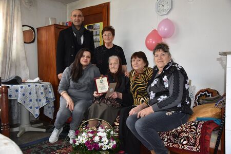 Да отпразнуваш 100 години: Вижте историята на баба Кераца от Обзор
