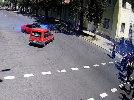 Вижте видео от опасната автокаскада на абитуриентите от Автото в Бургас