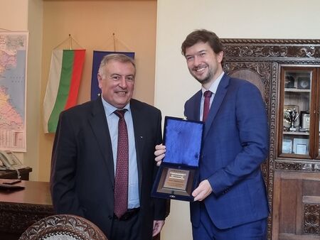Областният управител проведе работна среща с посланика на Чешката република