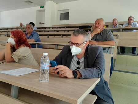 Връщат маските в болници и поликлиники в Бургаско