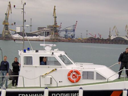 Извънредно! Двама мъже изчезнаха в морето край Созопол, търсят ги от късния следобед