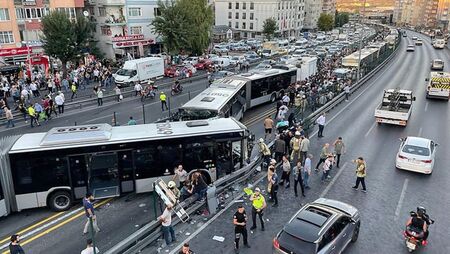Кошмар в Истанбул: 99 ранени при тежка верижна катастрофа на градския транспорт (СНИМКА)
