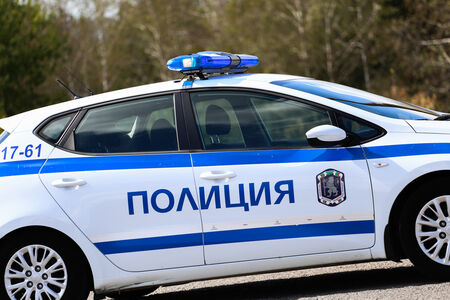Проверяват полицай в Бургас по сигнал, че раздавал шамари на деца