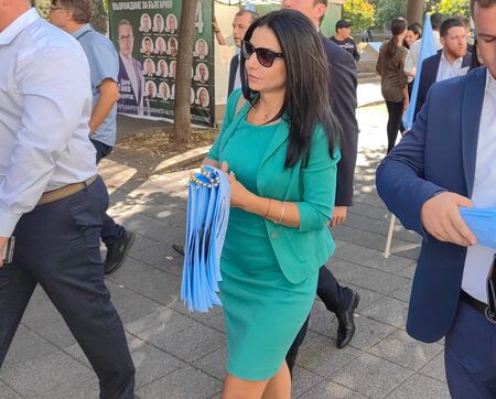 Ваня Андонова със скромни преференции в Приморско, ГЕРБ би "Промяната" с внушителен резултат