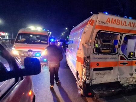 Български шофьор удари линейка в Румъния, загина дете