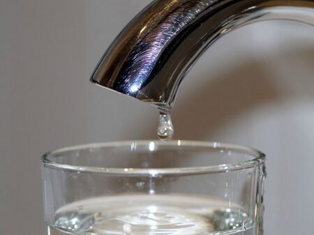 Питейна вода с неприятен мирис на хлор тече във Варна и няколко села в района